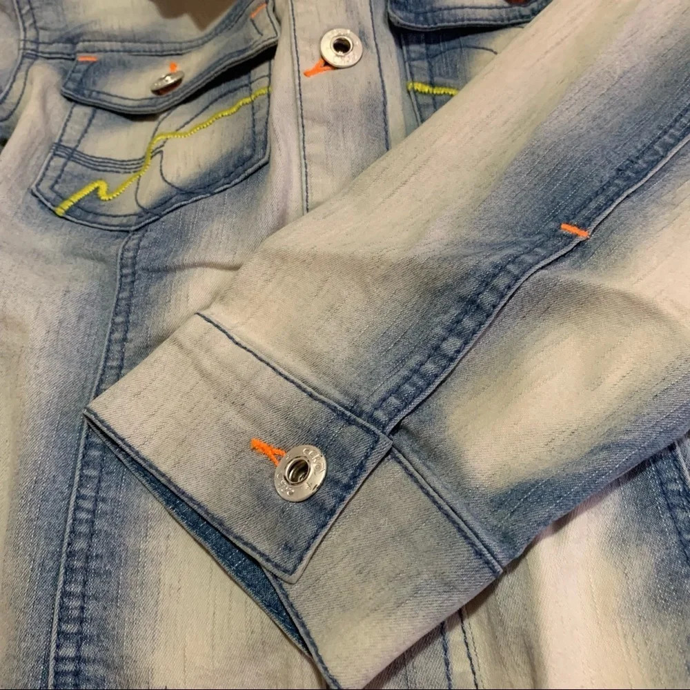 Womans Artsy Denim Jacket M Embroidery Blue Light Wash 3/4 Sleeve‎ Pockets O27 - Picture 6 of 11